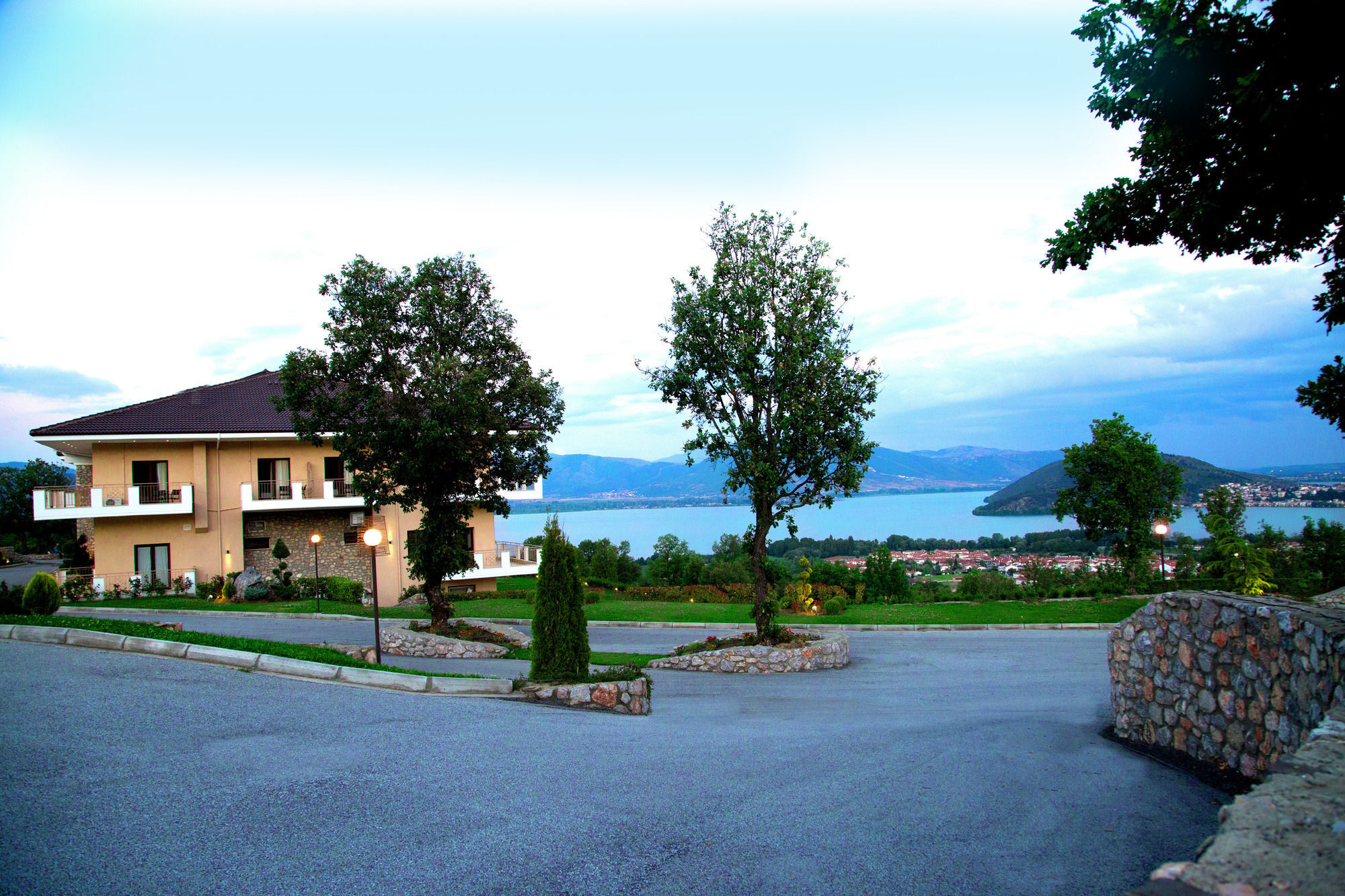 Enastron View Hotel Кастория Экстерьер фото