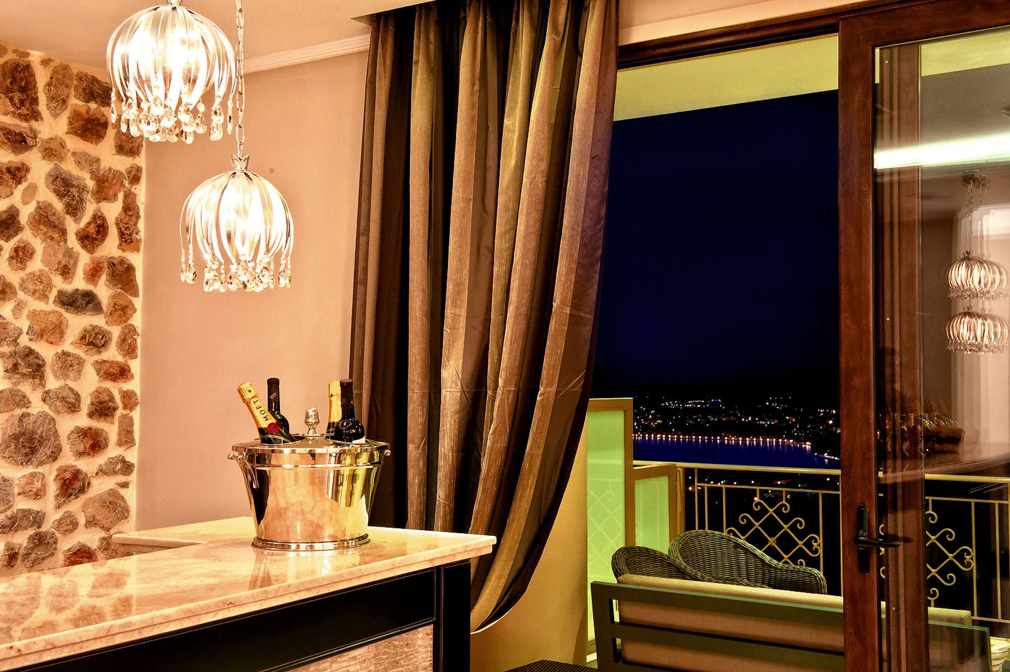 Enastron View Hotel Кастория Экстерьер фото